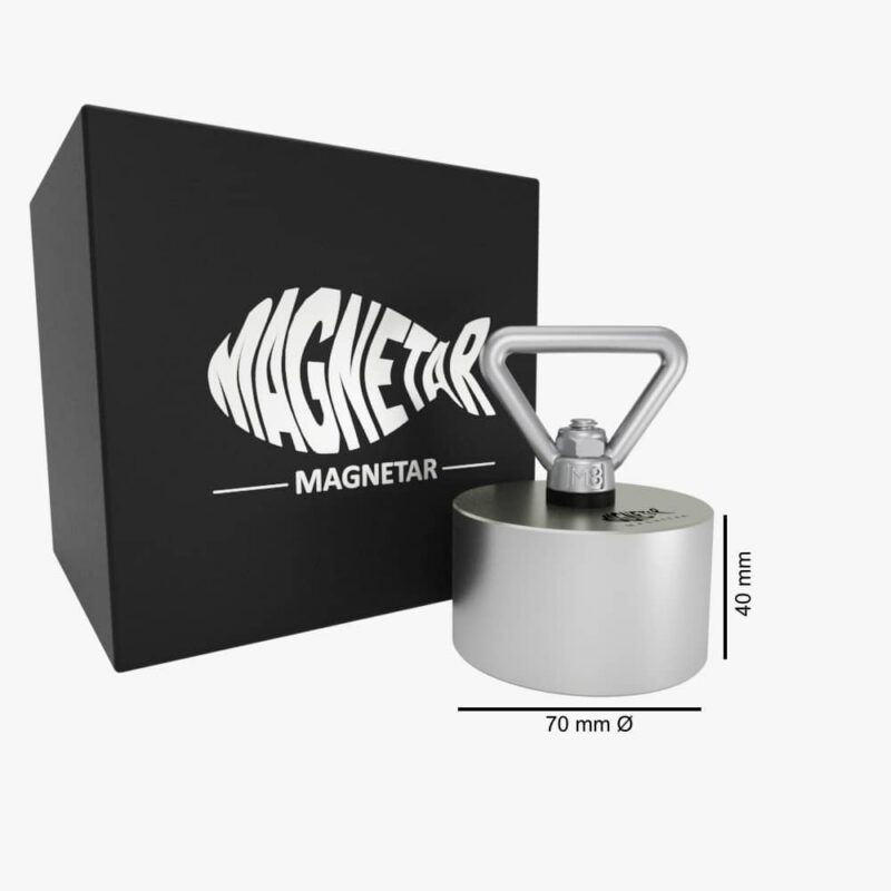 Productfoto van allround 360° vismagneet met driehoekige oogbout, afmeting 70×40 mm, geleverd in luxe zwarte doos.