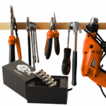 Sterke neodymium magneet met schroef – trekkracht 25 kg, ideaal voor het ophangen van gereedschap of andere metalen voorwerpen.