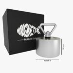 Productfoto van allround 360° vismagneet met driehoekige oogbout, afmeting 80×50 mm, geleverd in luxe zwarte doos.