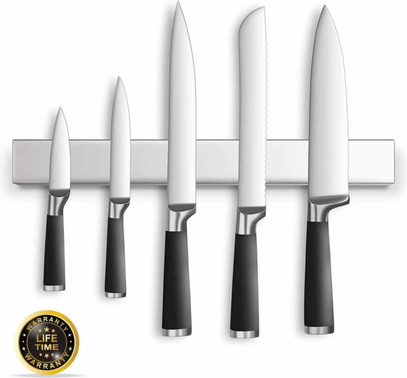 messenhouder rvs Magnetische messenstrip in roestvrij staal met vijf keukenmessen, ideaal voor veilige en overzichtelijke opberging.