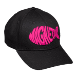 Zwarte baseball cap met felroze geborduurd Magnetar logo op de voorkant, modern en comfortabel voor dagelijks gebruik.