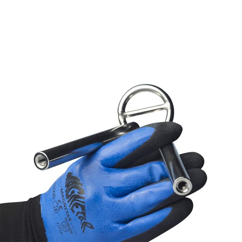 Je monteert de vismagneten middels een schroefdraad op de Double Impact.