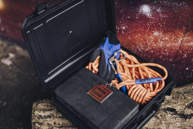 Magnetar Mega Cube set in stevige koffer, compleet met oranje touw en blauwe handschoenen, ideaal voor krachtig magneetvissen.